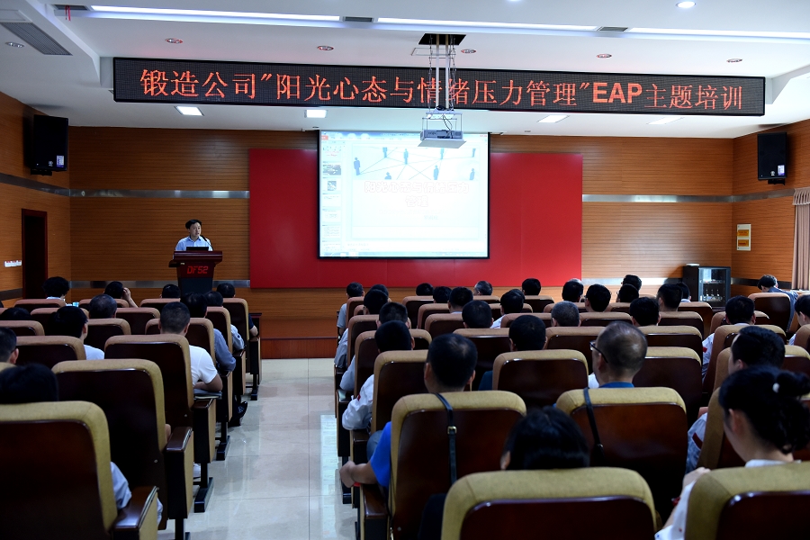 袁部主持會(huì)議.jpg 袁部主持會(huì)議.jpg