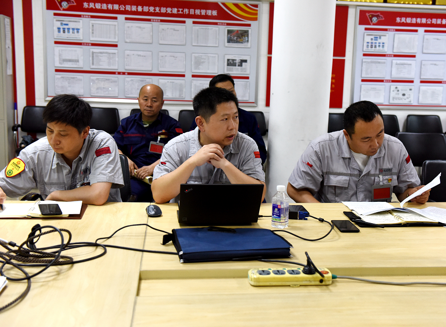 C:\Users\liangxq\Desktop\“三個報告”剛露面，鍛造廠員工為何討論的既熱烈又激烈？\鍛造廠討論公司黨代會報告現(xiàn)場9.jpg