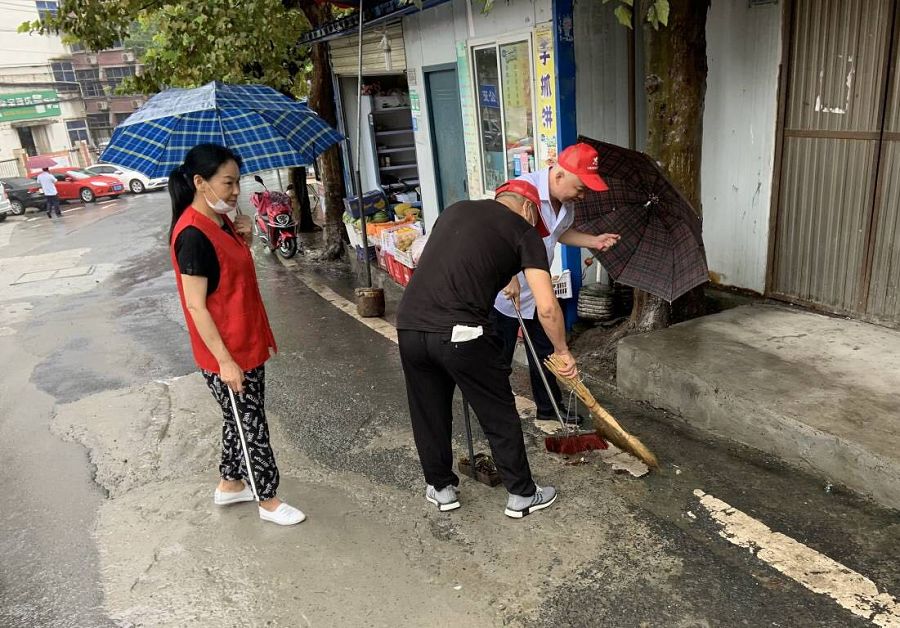 清掃街道.jpg 清掃街道.jpg