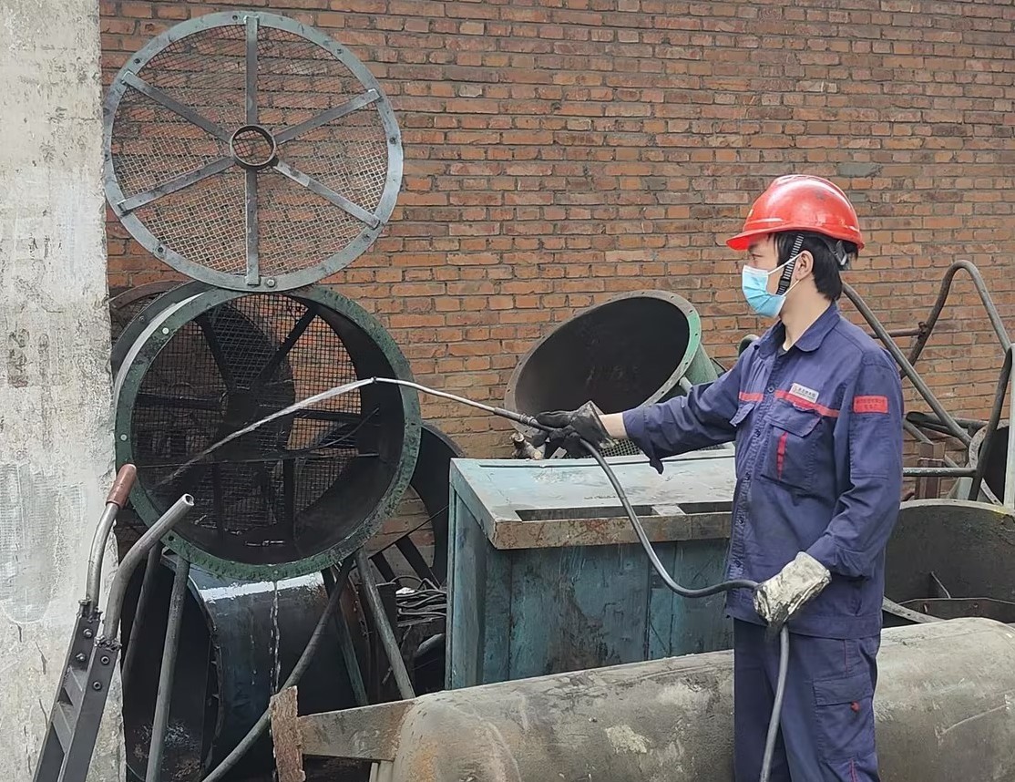 鍛造廠清洗吹風(fēng)機(jī)(1).jpg 鍛造廠清洗吹風(fēng)機(jī)(1).jpg
